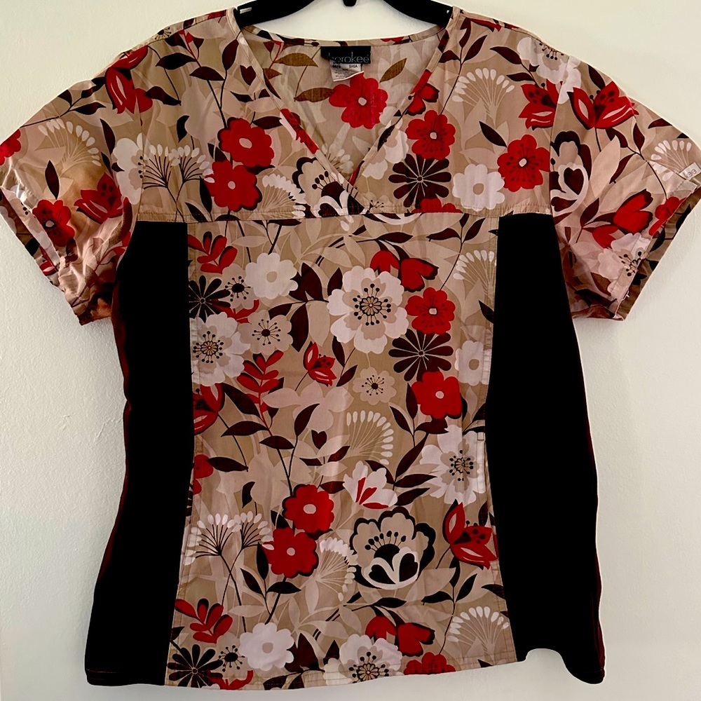 Floral women’s Cherokee flexible, scrub top